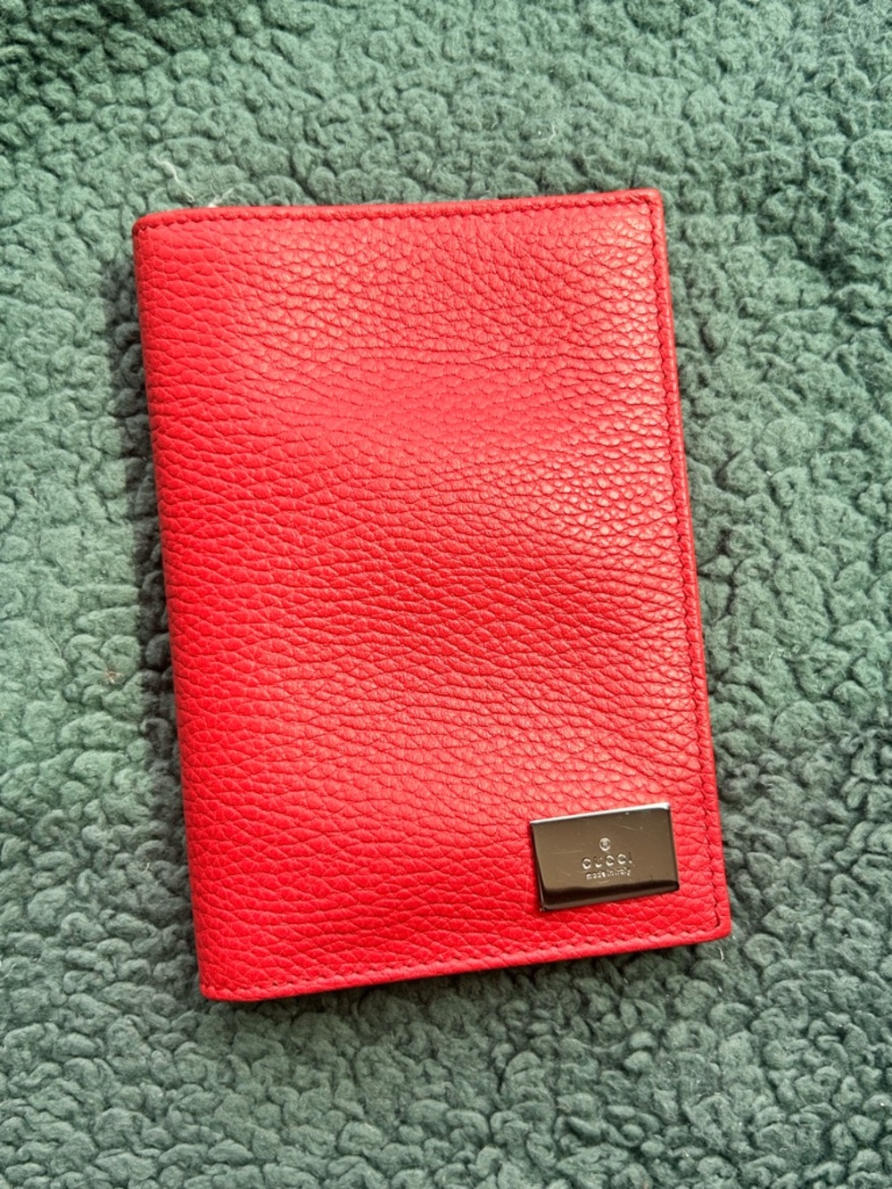 NWT Authentic Gucci Pebbled Calf Leather Passport Wallet Poppy Red